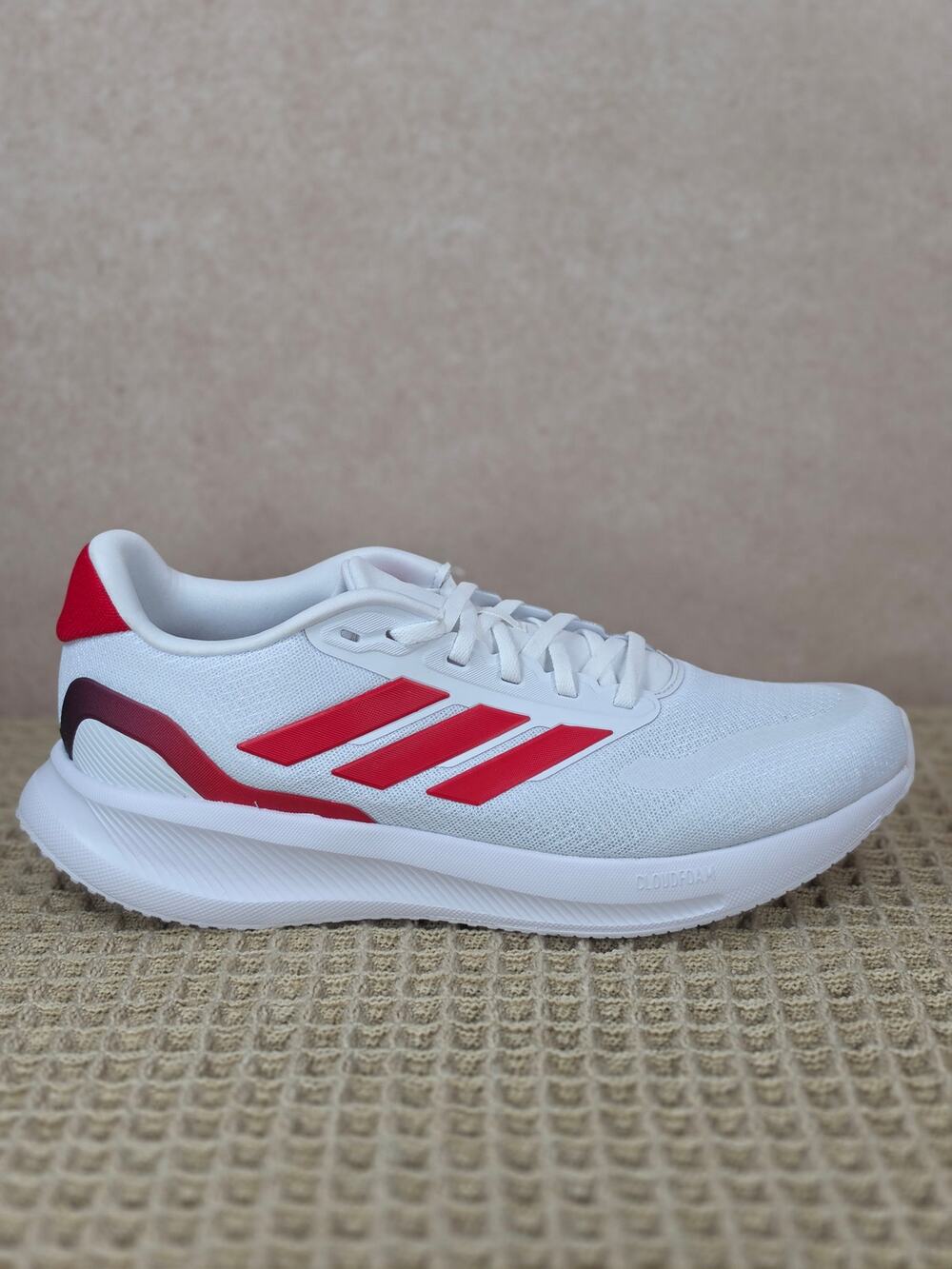 Adidas Runfalcon 5 JR5518 Men’s 10.5 White Scarlet Core Black – Brand New